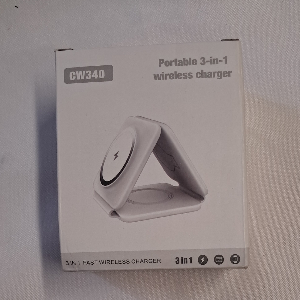 NEW Charging Station Apple Multiple Device 3 n 1 Foldable Wireless Charger CW340